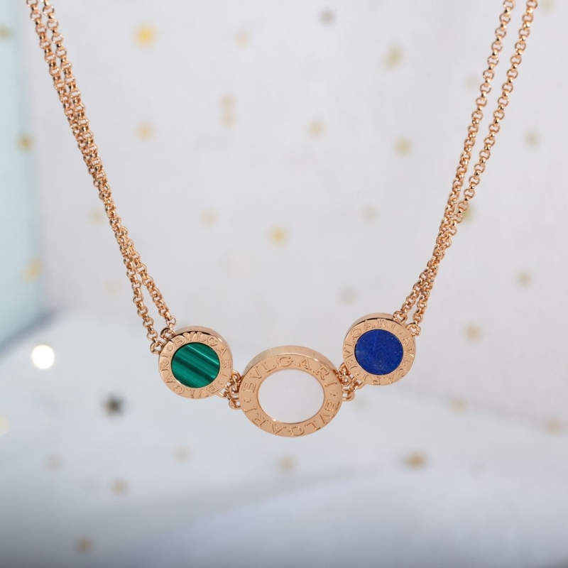 Bo*te*ga venenta necklaces